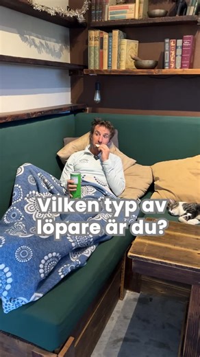 Sverige Springer on Instagram: "Sofflöparen 😴, tråklöparen 🔁 eller den som alltid kör för hårt ⚡ – vilken typ är du? I Sverige Springer Run Club är alla välkomna👟🏃‍♂️ Vi erbjuder: ✅ Anpassade träningsprogram ✅ Struktur som gör löpningen enklare ✅ Styrketräning för att hålla dig skadefri ✅ Ett peppande community som motiverar dig hela vägen 👉 Start 5 januari – anmäl dig via länk i bio! #sverigespringer #löpning #löparglädje #träningsmotivation #löpare"