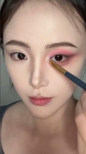 How to Achieve a Soft Goth Glam Makeup Look – A Step-by-Step Tutorial