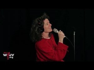 Edie Brickell & New Bohemians - "Ghost of a Dog" (Live at WFUV)