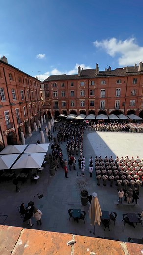 Le chant des para pour la prise d’armes de la Saint-Michel, lors du cinquantenaire du 17eme régiment de génie parachutiste | Brigitte Barèges
