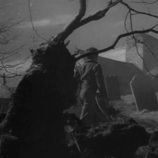 The breathtaking cinematography of Great Expectation, 1946 with John Mills, Anthony Wager, Alec Guinness, and Jean Simmons. Our next @PubHistoryTours in Rochester will walk among the spots that Charles Dickens took inspiration for this story and others. Many parts of his stories were based on the difficulties of living in the 18th century. One of the things I love about Dickens (as mad as it sounds) is the depressive, humbling nature of his work. As I say often, the dark nature of Britain and th