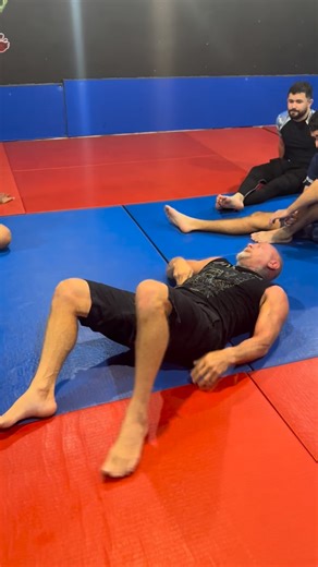 Full Mount Escape #wrestlersbridge #nogi #jiujitsu #wrestling #learnfromthebest @bjj.fanatics #cradlekings @fanatic_wrestling #wemakeitafight | David Petrone