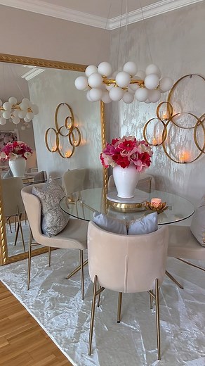 320K views · 10K reactions | Spring Vibes 李 #diningroom #decoration #ideas Mirror by @spiegelshop 殺 Wall Candleholder by @beliani_deutschland 珞 #home #interior #design #decor #inspiration #glam #gold #living #room #décor #homestyle #lifestyle #spring #vibes #viral #viralreels #viralreel #viralvideos | 퐄퐋퐋퐀퐇 퐇퐎퐌퐄 | Facebook