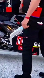 9.5K views · 4.6K reactions | Aprilia RSW 250 leyenda italiana ❤️❤️ 100cv para poco más de 90kg...una de las motos más icónicas de la historia junto a su piloto Max Biaggi. Esta Aprilia consiguió 3 títulos mundiales 94,95,96 el cuarto lo ganó Biaggi con Honda. | Miticasdostiempos Sar | Facebook