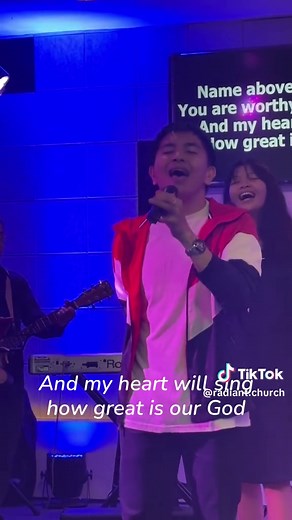 When the whole room kept singing 'How Great is Our God' even after the instrument goes off 🤍 🎵 How Great is Our God #christiantok #christianity #christian #worship #church #radiantchurch #howgreatisourgod #worshipsong #sundayservice