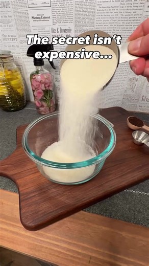 DIY coffee face scrub ✨ Simple ingredients, big feel-good factor. Sugar, coffee, coconut oil… and a few more simple additions! Comment “Scrub” if you want the full recipe 🤩 #healthyswaps #hormonehealth #nontoxicbeauty #diyfacescrub #nontoxicskincare