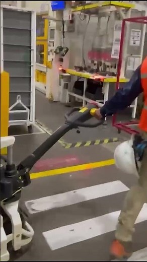 Patín hidráulico eléctrico de Carga ideal para operación industrial.