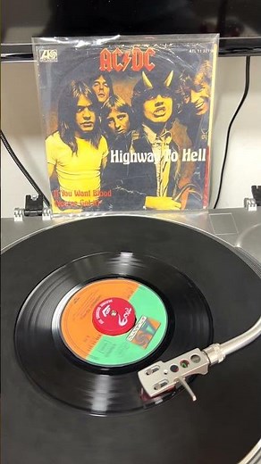 AC/DC – Highway To Hell 1979