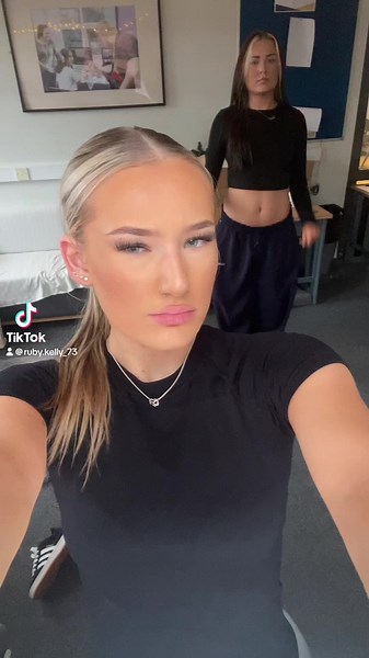 @Isabella✨ @Ruby 🌶 #silverlining #dance#trendingvideo #silverliningdance #duo #sixthform #friends