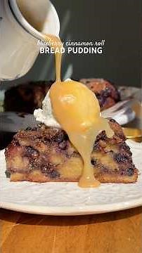 blueberry cinnamon roll bread pudding 🫐🤎 recipe link is in the description! #breadpudding #recipe