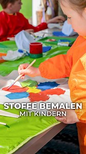 Die schönsten Ideen zum Bemalen von Stoffen für Kita-Kids und Schulkinder! Mit Textil-Stiften und -Fingerfarben entstehen ruckzuck diese coolen Taschen, Kappen und Kissenhüllen. Was du dafür brauchst und viele weitere Ideen zum Gestalten von Stoffen gibt’s hier: https://jetzt-kommt-kurth.de/kreativ/textiles-gestalten/ Ob als Gruppen-Beschäftigung im Kindergarten oder Kreativ-Aktion auf der Sommerparty: Ein solches Kunstwerk nimmt jeder gerne mit nach Hause! Übrigens auch eine tolle Geschenkidee 