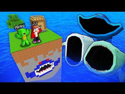 Mikey and JJ Survive on Sea Mob Chunk in Minecraft (Maizen)