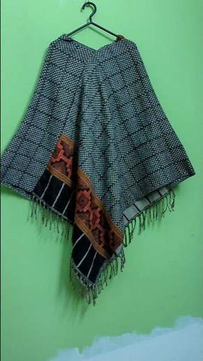 DIY Poncho from an Old Shawl - Stylish & Easy Winter Hack!