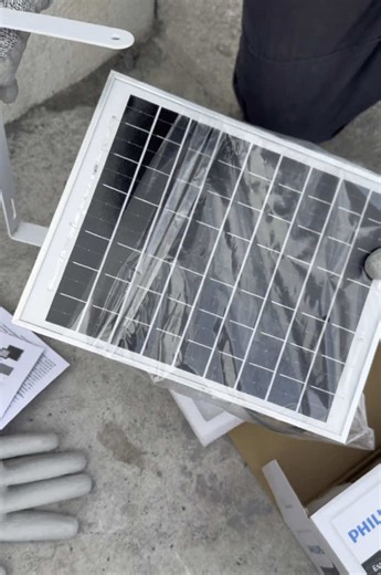 Proyector Solar Philips BVC080LED15 con Control Remoto #edgarelectricoplomero @Eléctrica San Miguel #iluminacion #electricidad #instalacionelectrica #instalaciondeiluminacion