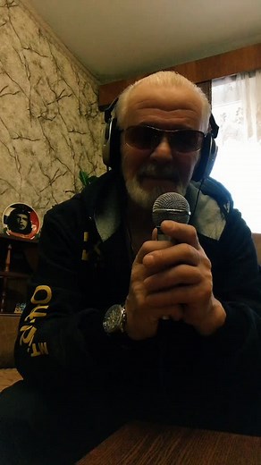 Tom Jones 1968 Performance - Indoor Singing Session