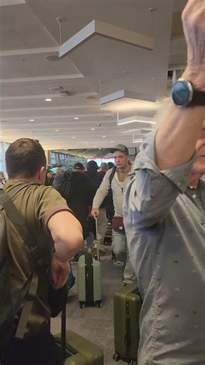 ชาวแคนาดาเดินทางมาท่องเที่ยวประเทศไทย