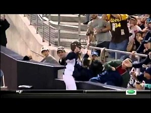 Padres ball girl makes an amazing catch!