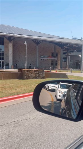 5 comments | Shopping at Le Garage!! Always a good time!! We’re still here till 5 today- come by and see us!! | The Gift Solution | Facebook