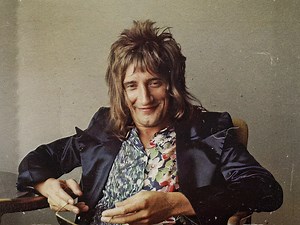 Who plays mandolin on Rod Stewart's song 'Maggie May'?