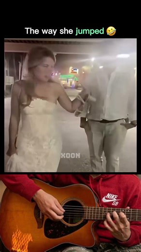 The way she jumped🤣🤣 #funny #guitar #couple