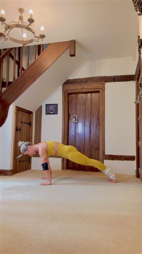 Emma Buchanan on Instagram: "Push up power flows💥 Playing with all things push up today. Revisiting the push up into handstand and peacock. Trying out a new transition with a push up into pincha. My upper body is screaming no more 😂😂 I’ve already posted today so I’m sure Ig will restrict reach on this reel but I can’t keep filling my drafts 😅 Algorithm on here drives me crazy 🤯 Again wearing my sunshine set from @soulfriendyoga which I absolutely love ☀️ #buchyflow #buchytransition #yogatra