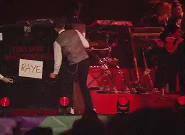 Raye's Tour Kicks Off with New Music Surprise