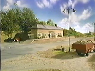 Thomas & Friends: Thomas & His Friends Help Out (2002 VHS)