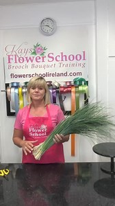 19K views · 83 reactions | Bear grass is fabulous for movement and texture in arrangements and bouquets - Janette gives you her top tips on using it #flowerarrangingtips | Kays Flower School | Facebook