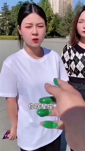 Wait. Wait. Madam, I'm going to draw a picture on your t-shirt with paint. This?