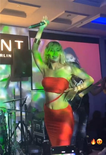 Live Performance of Tea Tairovic: A Joyful System Event