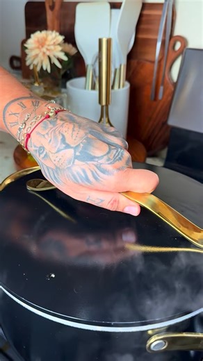 Jesus Zambrano on Instagram: "Quick recipe for the perfect Menudo Rojo 🇲🇽 #menudo #pata #mexicanfood #comidamexicana #recetascaseras #comidacasera #menudorojo #menudocongrano #foodie #mexico #comidaauténtica #recipe #quickrecipes #receta #dinner #foodie #parati"