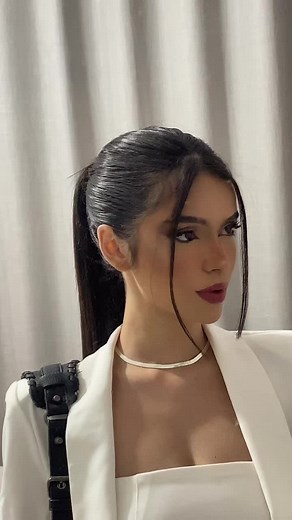 Stylish Outfits for Indoor Settings: Chic Lookbook