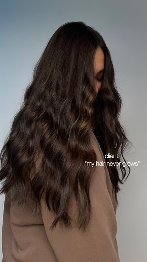 one big factor why hair doesn’t seem to grow ⬇️ ✨skipping trims skipping trims can actually cause length loss Split ends travel up the hair shaft, so even though hair grows at the follicle, not trimming regularly can make your hair look shorter over time which is a factor in why clients might not think their hair grows. make sure to get those regularly trims every 6-8 weeks #hairstylist #haireducation #haircare #hairtips | Hair By Lexy