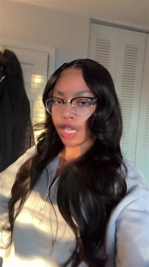 Exploring Side Parts vs. Middle Parts in Hairstyles