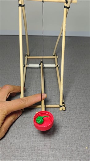 DIY MINI CATAPULT! 🏹🔥
