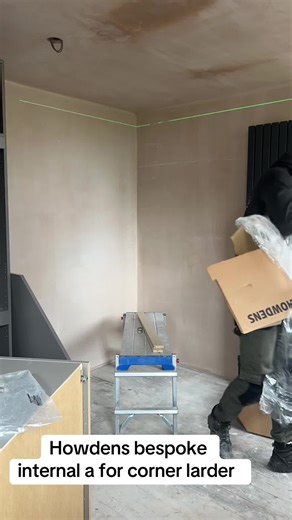 Howdens bespoke internal configuration for 600mm corner larder @Howdens #howdenskitchen #glasgowjoinery #kitchenfitting #kitchendesign #endgrainconstruction