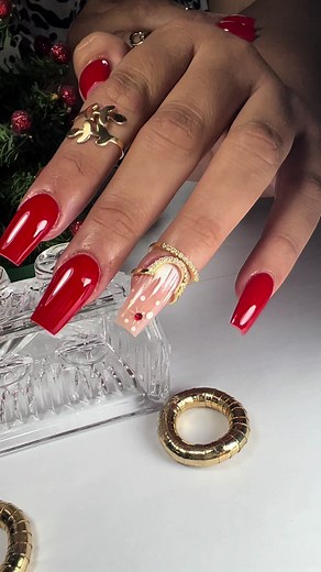 Tutorial de esmaltado en uñas acrílicas para Navidad