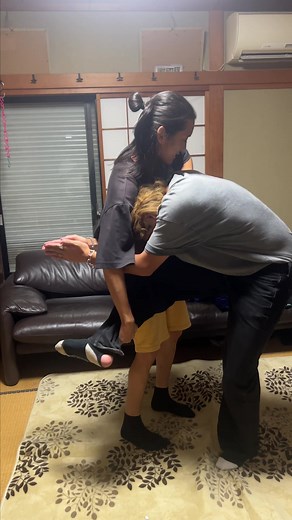 これ出来る人いる？ #アクロバティック #不可能 #友情より性欲 #設定せぶん #おすすめ