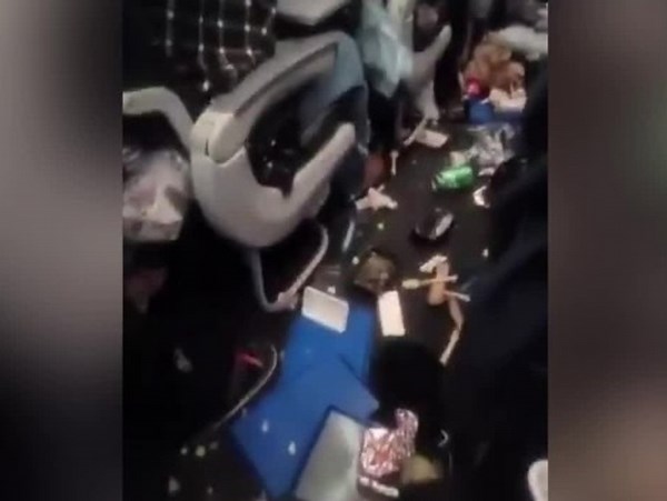 Boeing plummets: almost 40 people injured in emergency landing