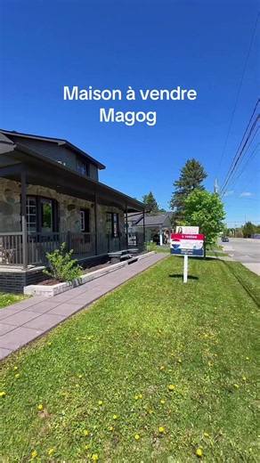 Bienvenue à Magog Près des écoles Si bien rénovée 🤩 Impeccable 💯 Avec garage 955 Maisonneuve Sia 12453300/ Prix demandé 655 000$ #equipestarnaultpelchat #remaxdabord #courtierimmobilier #magog #maisonavendre