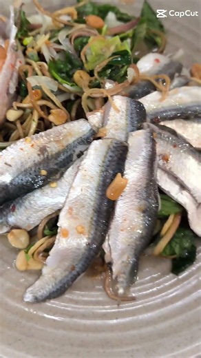 Phu Quoc herring salad that leaves foodies craving for more #vuonnhady #herringsalad #rawfish