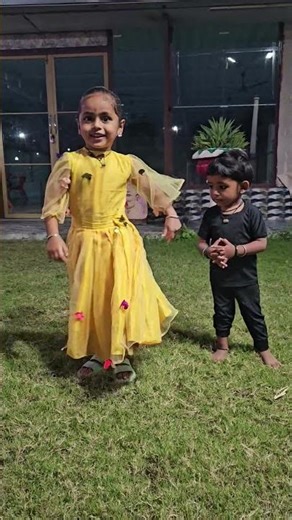 Me diwana tu diwani train singer dance 👩‍🎤 🎤 🎶 #shorts 💃🥁🥁🥁🥁💃👍👍😎🪘