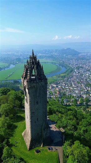 The National Wallace Monument isn’t a monument to power, it’s a monument to resistance. William Wallace wasn’t a king,he was a guardian, appointed to protect a country fighting for its independence. This hill on which it stands has watched centuries pass, but the story it holds hasn’t faded. Many people’s first introduction to William Wallace is through the 1995 film Braveheart. While the film itself isn’t exactly historically accurate, it pulled the world’s eyes and hearts towards Scotland and 
