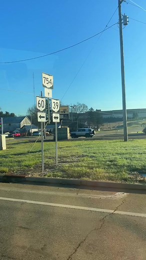 I love these small town diners! This one is awesome! #fyp #foryoupage #millersburg #ohio #amishcountry #momandpopshop #diner #foodie #restaurantreview #viral #LiveMoreTv #breakfast