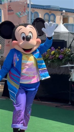 Disney Family on Instagram: "The iconic Disneyland Band performed live at the Santa Monica Pier on Saturday, featuring a medley of Disney favorites including the new Disneyland Resort 70th Celebration theme, “Celebrate Happy.” 🎺🥁✨"