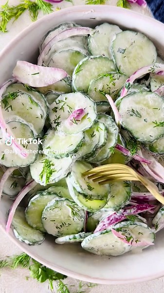 Easy German Cucumber Salad Recipe (Gurkensalat)