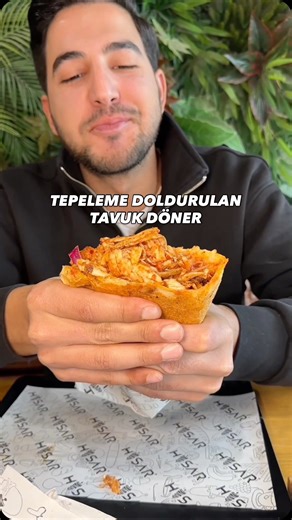 Buğra Karaman on Instagram: "min. döner porsiyonu bu olmalı😅 #reklam @hisardonerinegol’de ekmek oyulup içine aldığı kadar tepeleme döner dolduruyorlar. İnegöl’de uzun zamandır hizmet veren bir işletme. Videodaki sunumuyla tavuk döner 160₺, et döner 390₺👍"