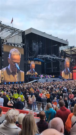 557K views · 37K reactions |  Bruce Springsteen plays 'Long Walk Home' which he introduced as "a prayer for my country" at Liverpool's Anfield Stadium | Far Out Magazine | Facebook