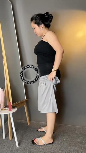 Kkwidiaananda_ on Instagram: "Rekomendasi jumsuit pendek harga murmer kualitas ok😍🫶🏻 #jumpsuit #ootdfashion #fyp #reels #instagram Cara Order Klik Link Dibio Jumpsuit Link .188 Sendal Link .166 Tas Link .16 Happy Shopping 🛒🛍️🫰🏻😍 Jangan Lupa Follow Dan Check Out !!🫶🏻😘"