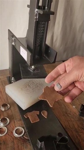 MAQUINA JC14 PARA SUAJAR PIEL, CUERO, VAQUETA